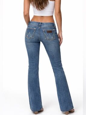 Wrangler Women's Boot Cut Low rise Jeans (waist measures 27)